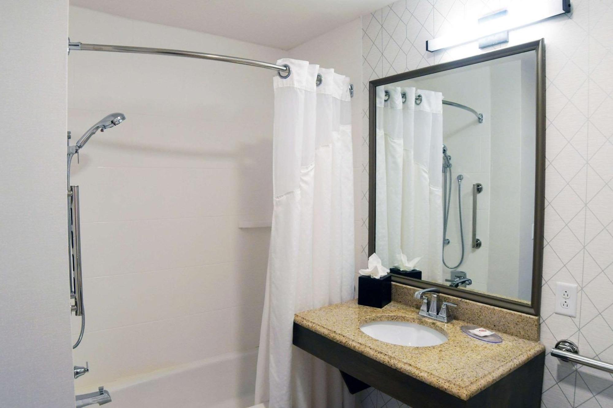 Comfort Inn & Suites Nw Milwaukee Germantown Екстериор снимка