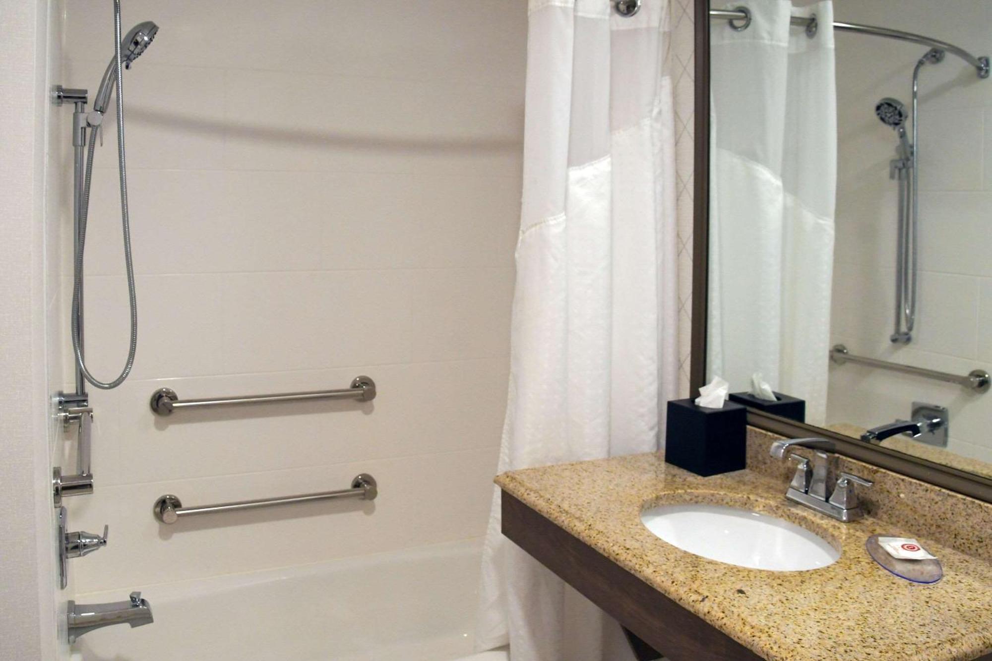 Comfort Inn & Suites Nw Milwaukee Germantown Екстериор снимка